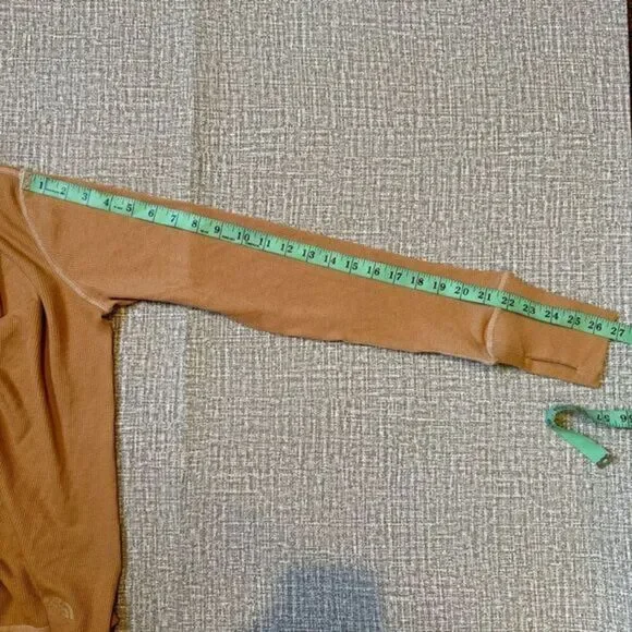 The North Face | Women's Sunpeak Waffle Knit Top w/Thumbholes - Almond Butter, M - Picture 10 of 13